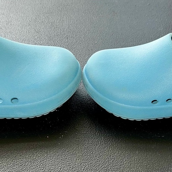 Cat & Jack kids crocs, in size 8 - Picture 2 of 3